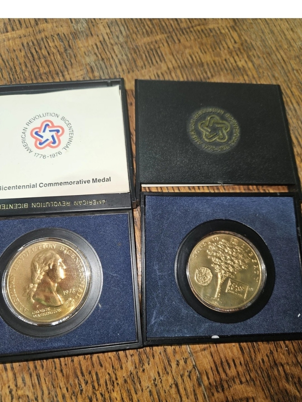 1972 Bicentennial Commemorative Medal Set - Gold Tone - Picture 2 of 5